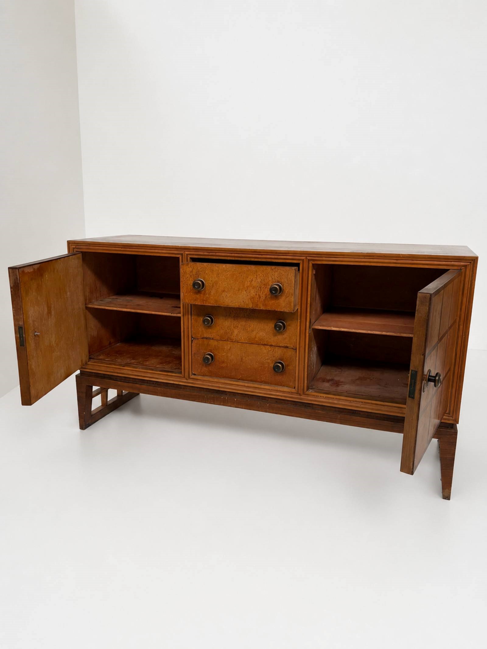 Gio Ponti - Credenza (attribuzione), maniglie in ottone, legno e ottone