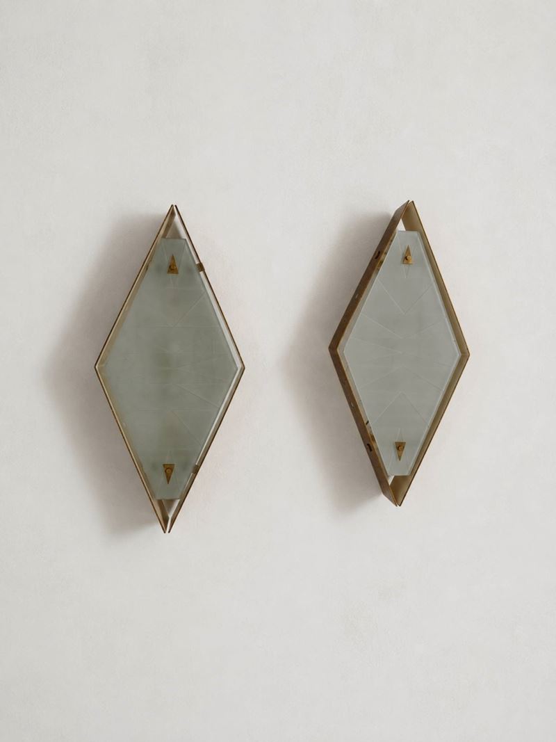 Applique da muro, struttura in ottone e vetro satinato (Stilnovo, anni 1960)