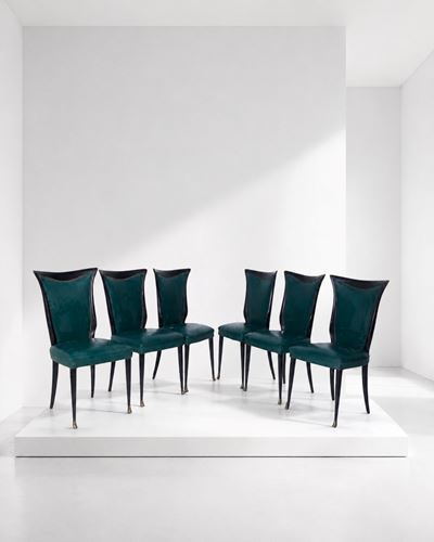 Set di sei sedie Art Decò in pelle verde con borchie