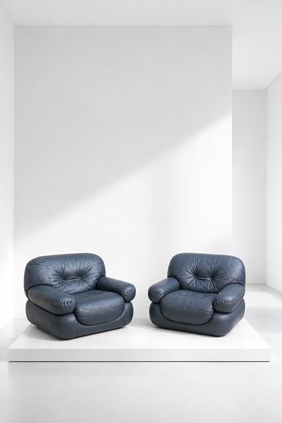 Coppia di poltrone in pelle nera (anni '70)