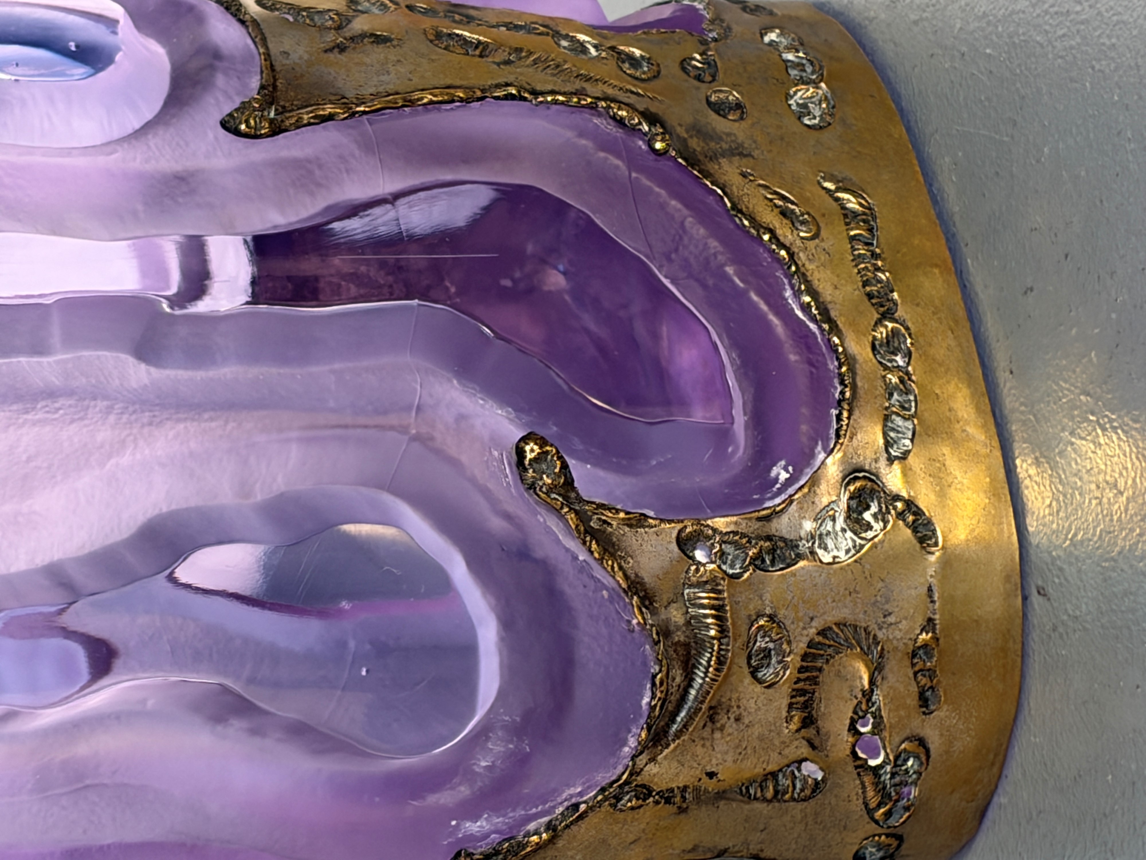 Arch. F. Toso - Vaso etichettato in bronzo e vetro di Murano