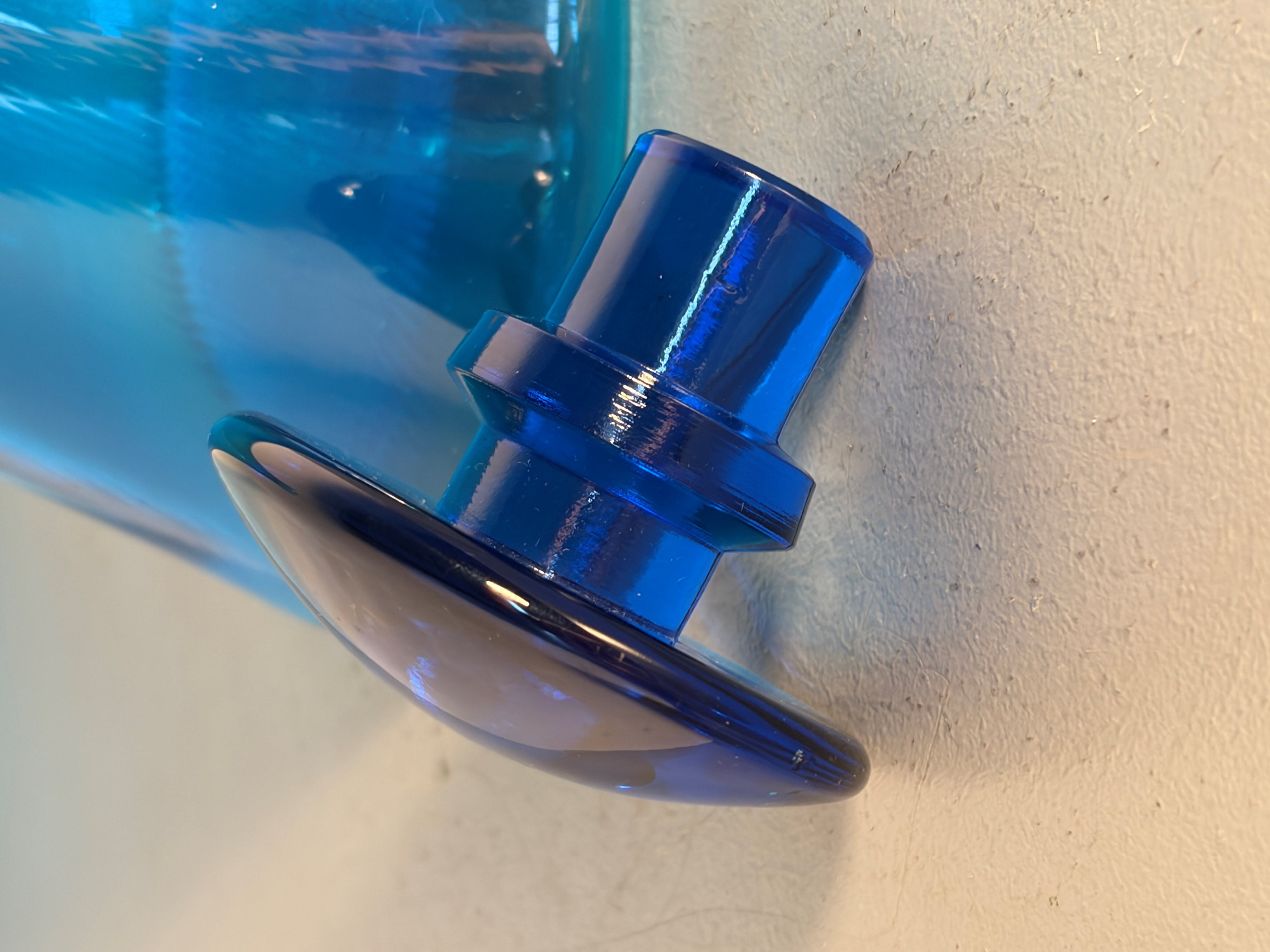 Veart - Bottiglia in vetro di Murano blu con motivo a volute