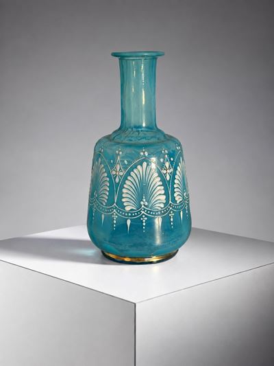 Vaso in vetro artistico blu con decorazione in smalto bianco e dettagli dorati
