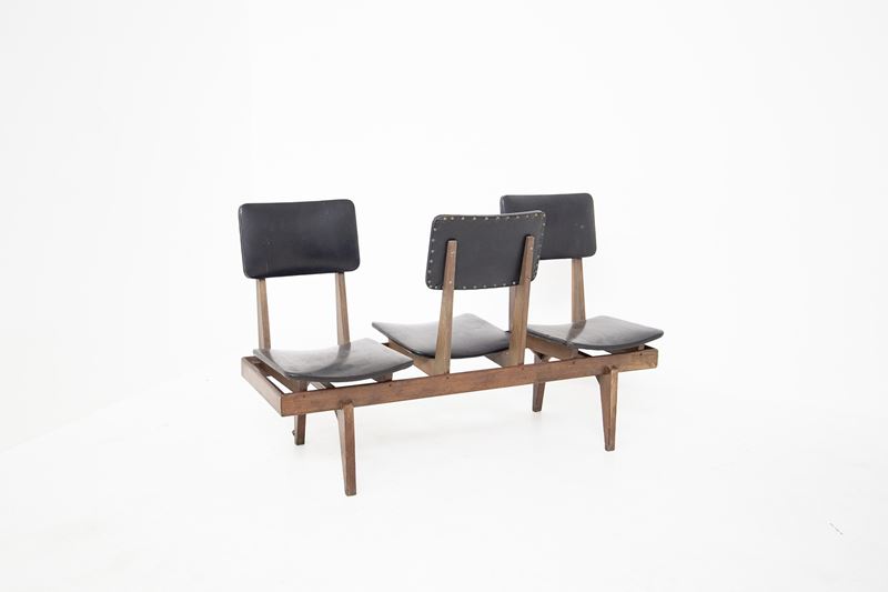 Panca con sedili neri