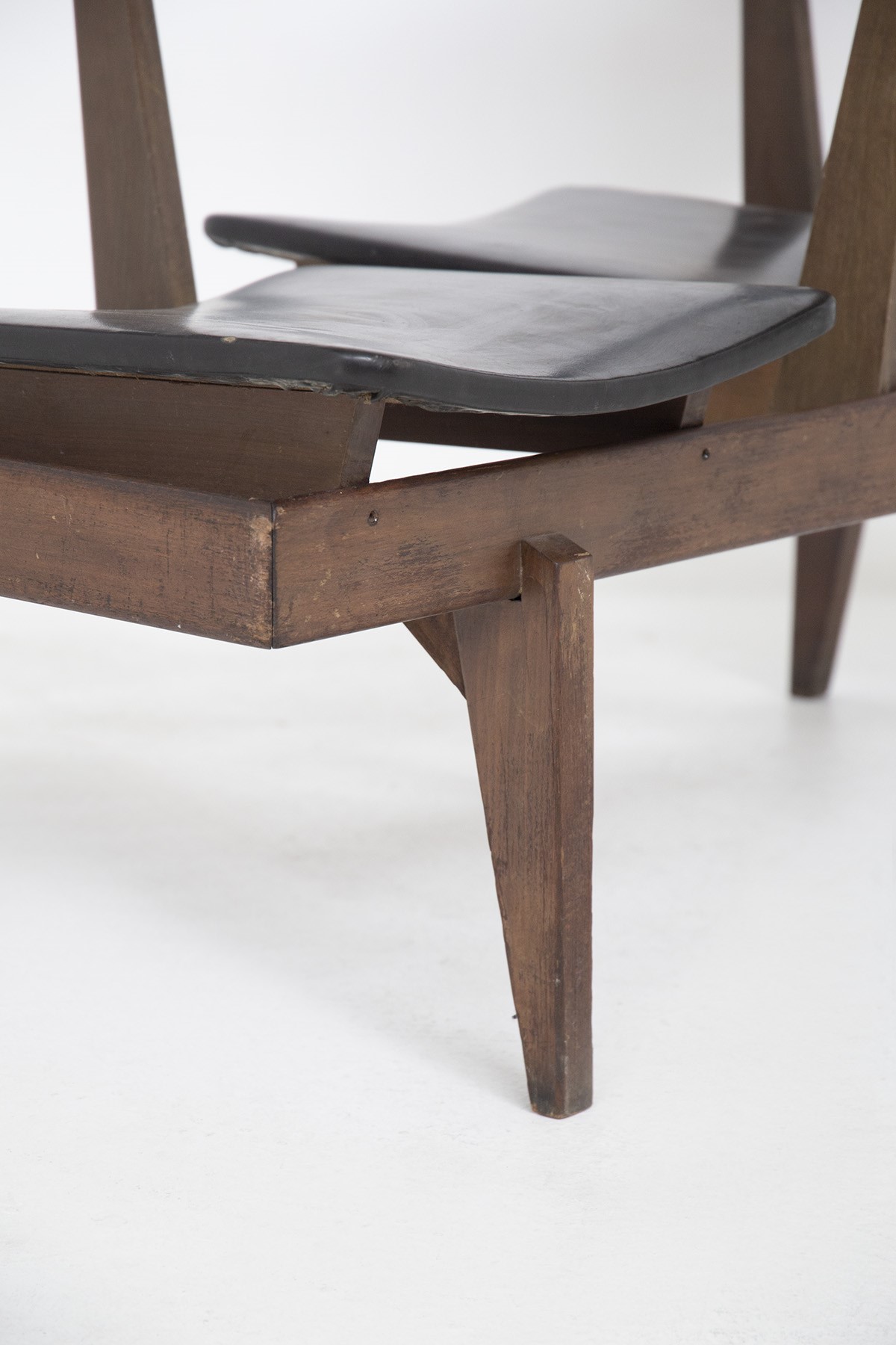 Panca con sedili neri