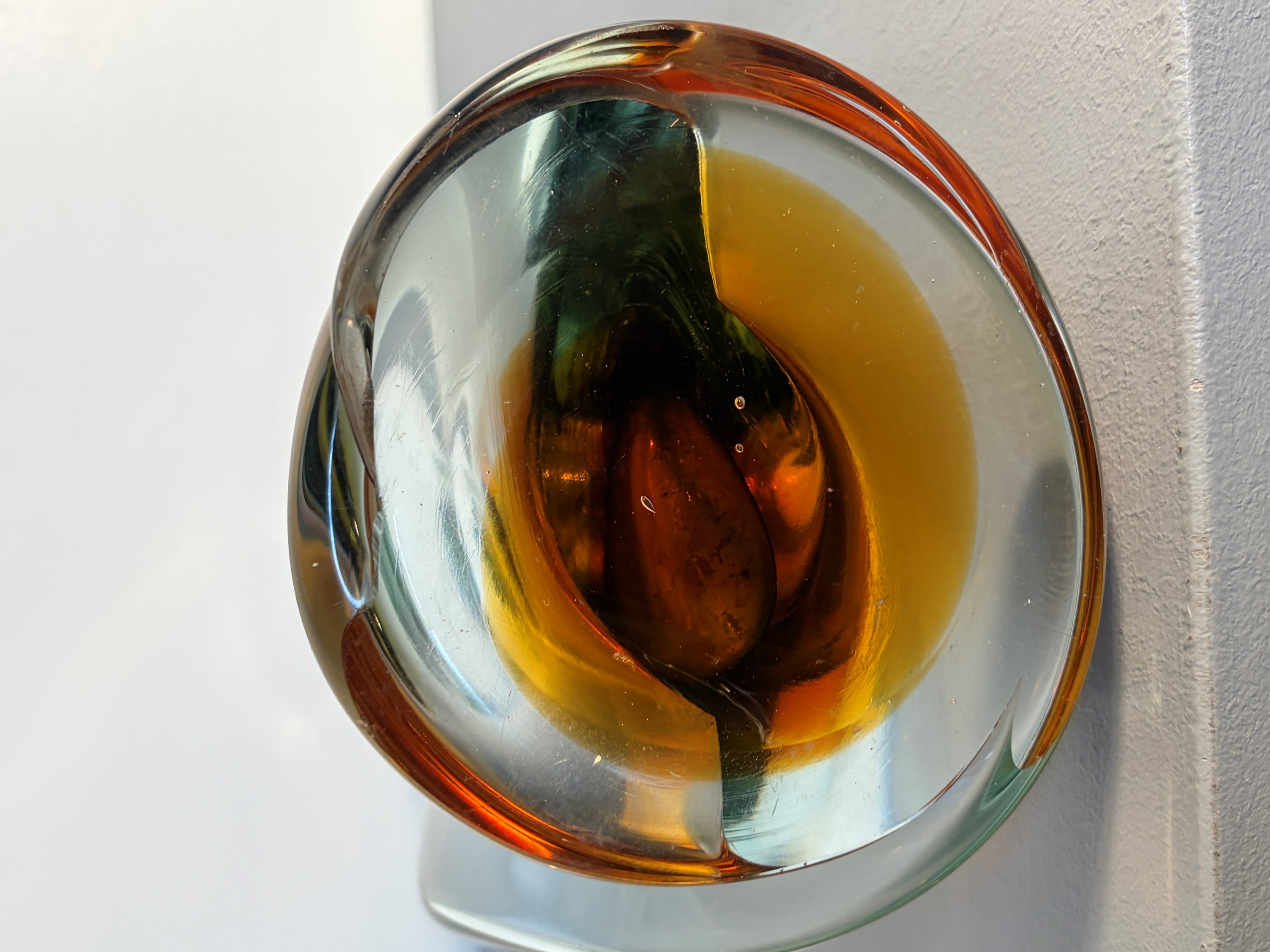 Archimede Seguso - Vaso in vetro di Murano forato e sommerso in ambra e verde