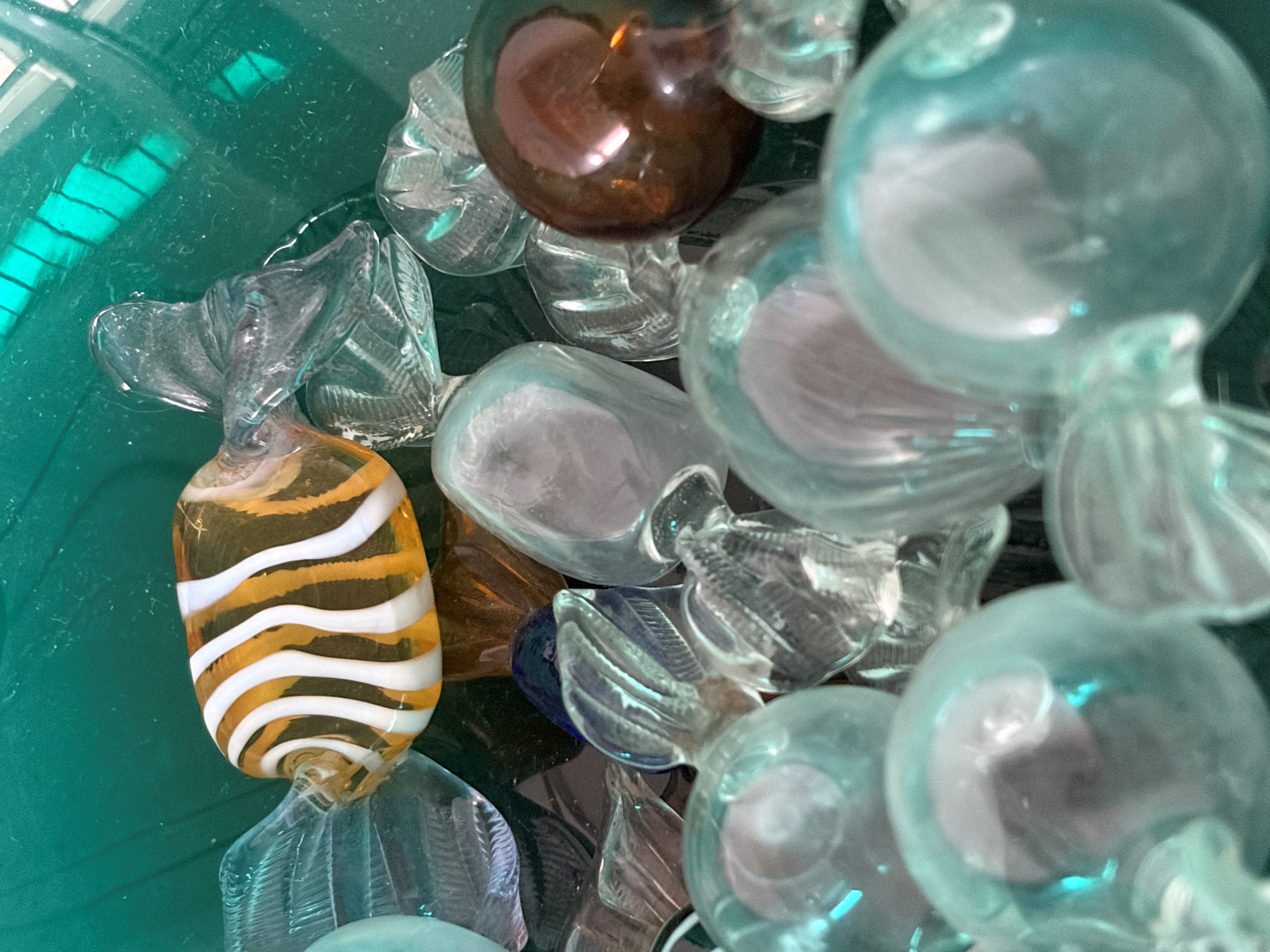 Manifattura Italiana - Ciotola decorativa in vetro di Murano verde smeraldo con bordo in metallo