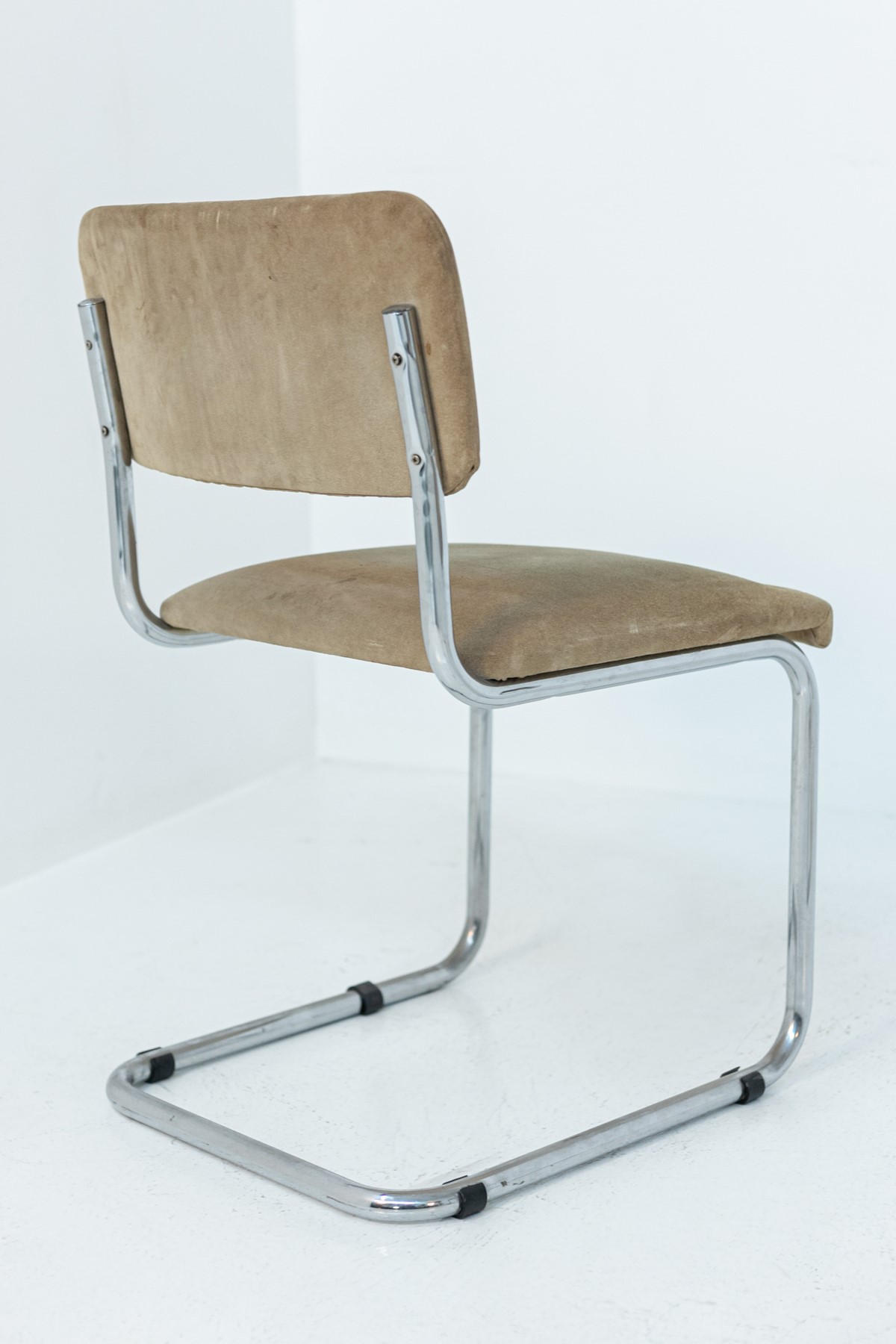 Set di quattro Sedie Italiane in Acciaio e Velluto beige