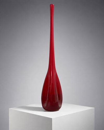 Vaso in vetro rosso artistico