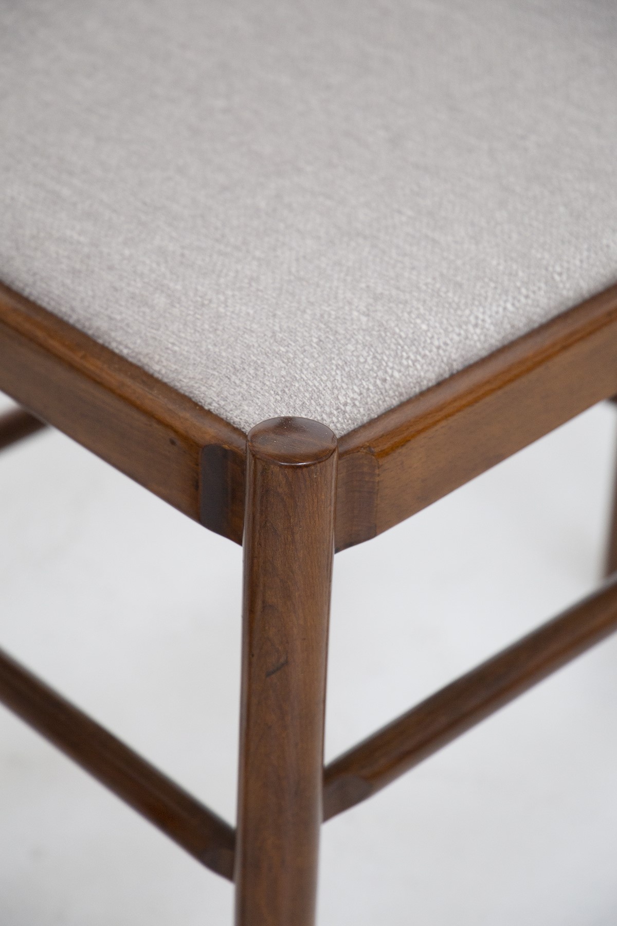 Set di quattro sedie italiane in tessuto di cotone beige