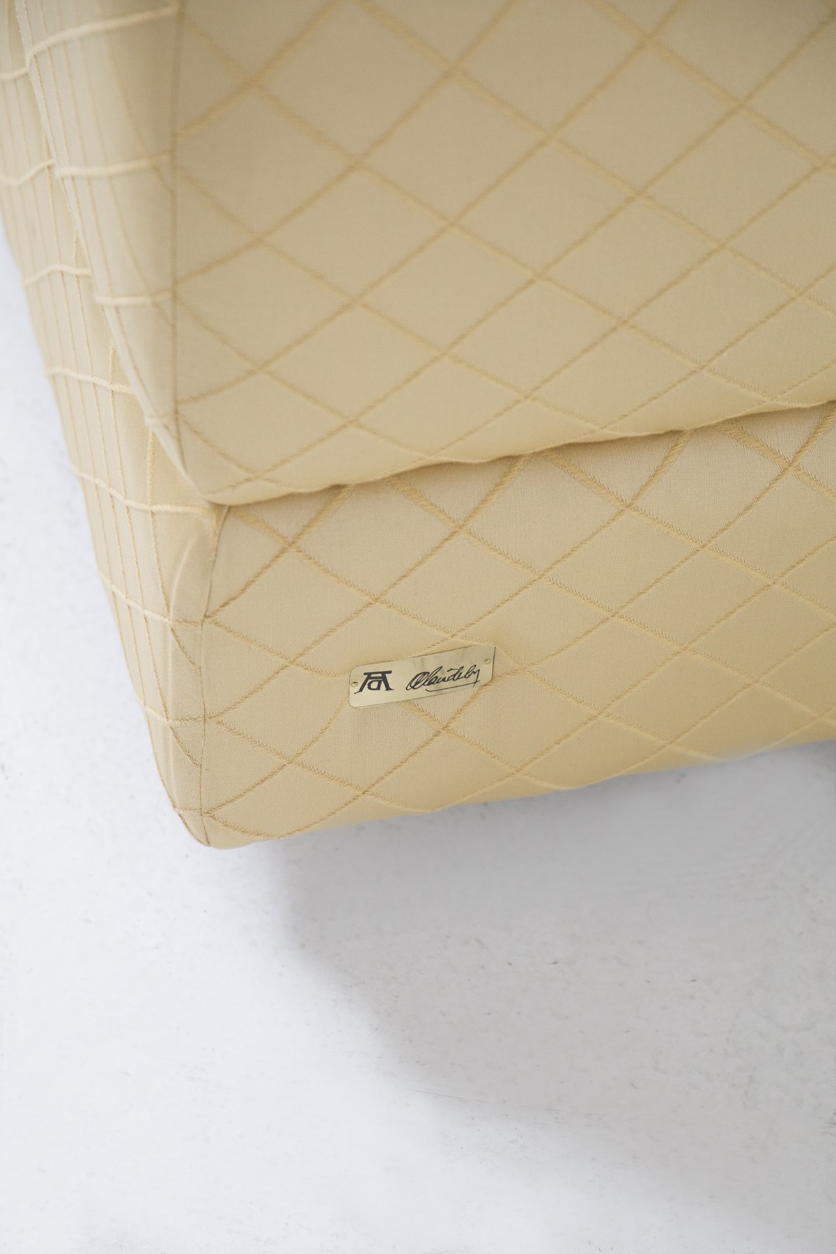 Poltrone Salon, etichetta originale