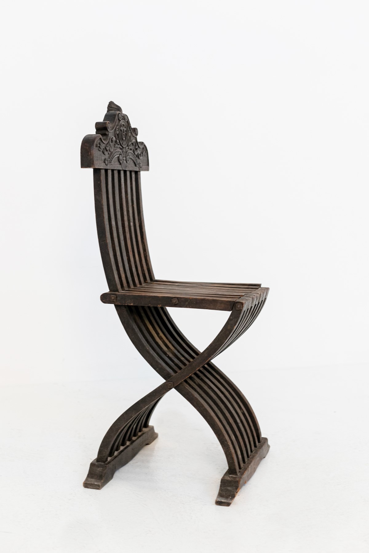 Sedia Italiana Vintage in legno intarsiato