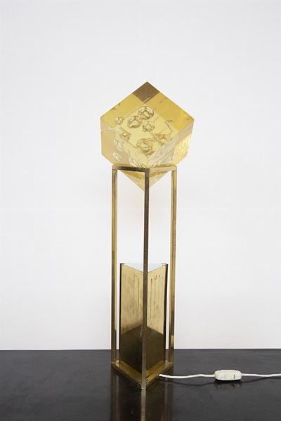 Lampada Space Age Triangolare in Ottone con Cubo in Plexi