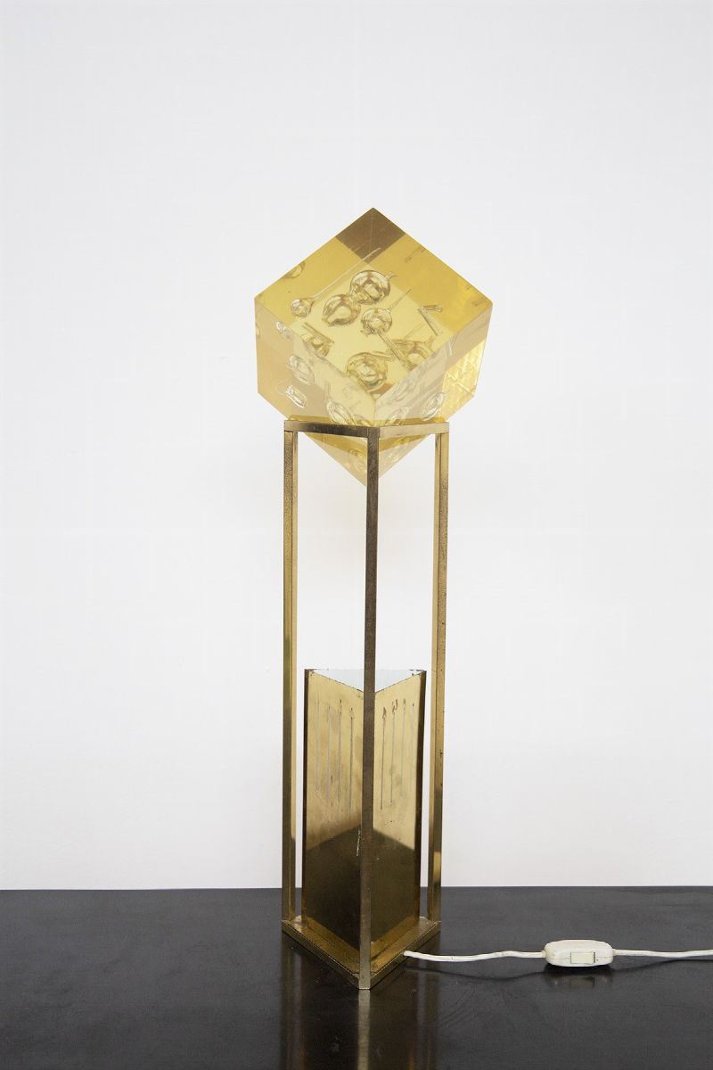 Lampada Space Age Triangolare in Ottone con Cubo in Plexi