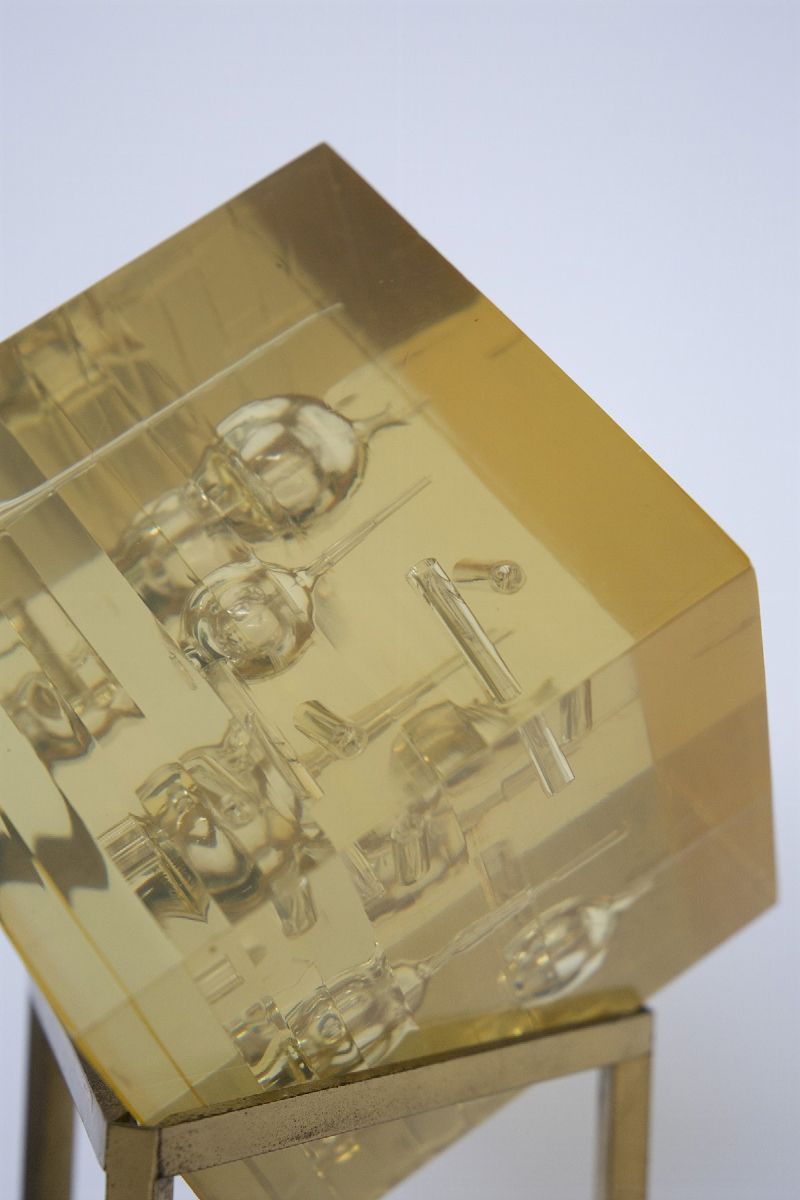 Lampada Space Age Triangolare in Ottone con Cubo in Plexi