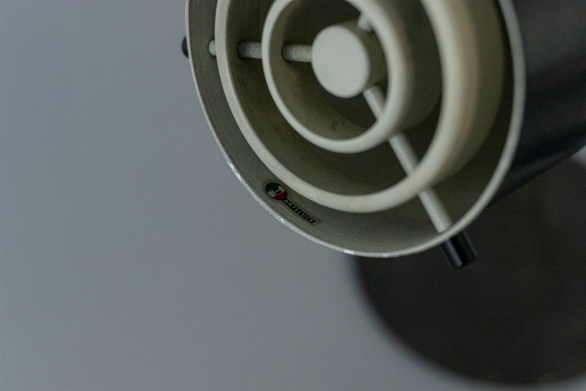 Lampada da Tavolo Modello 569 N per Arteluce, Etichetta Originale