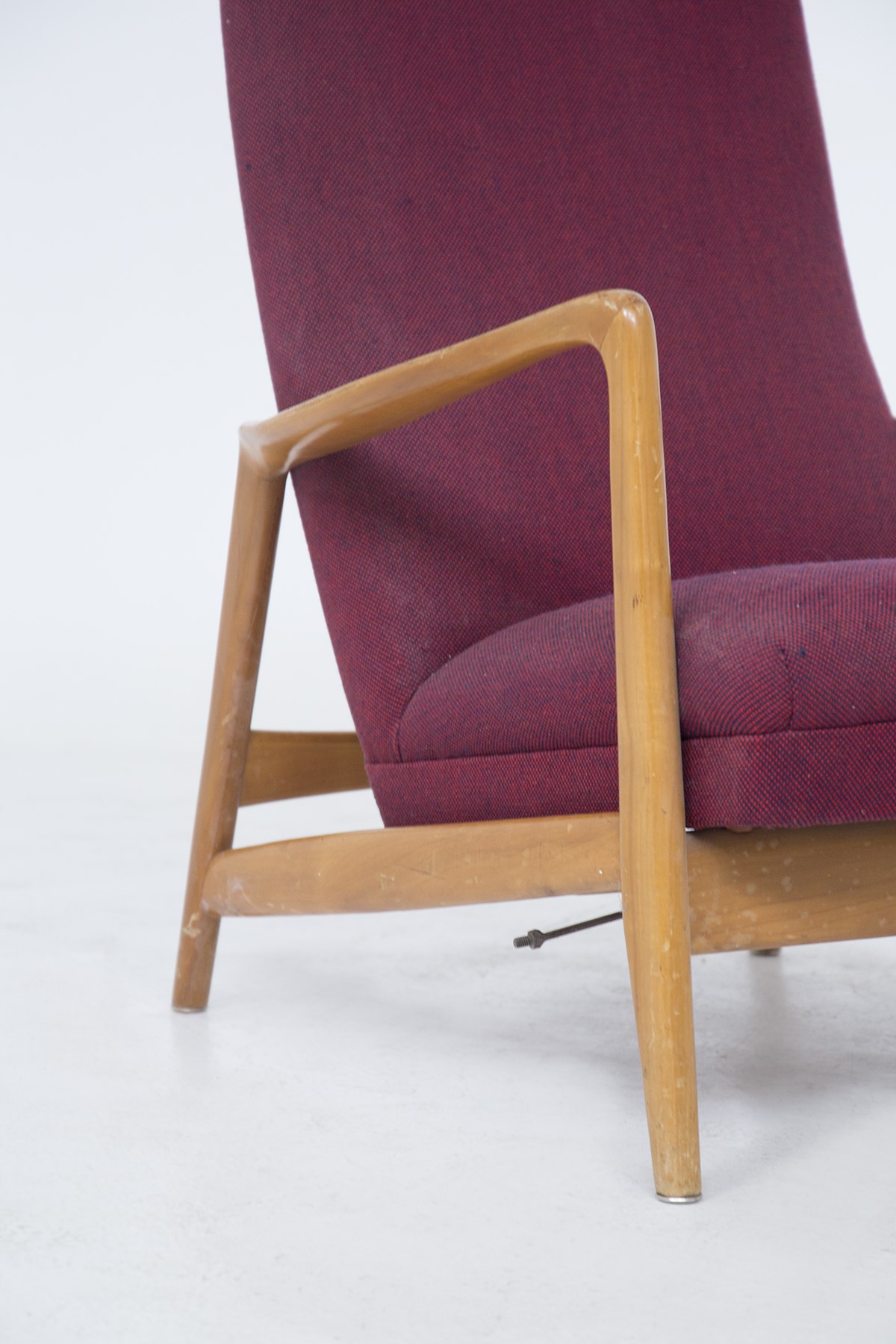 Elegante poltrona vintage in legno