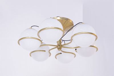 Lampadario in Ottone e Vetro Opalino in Stile