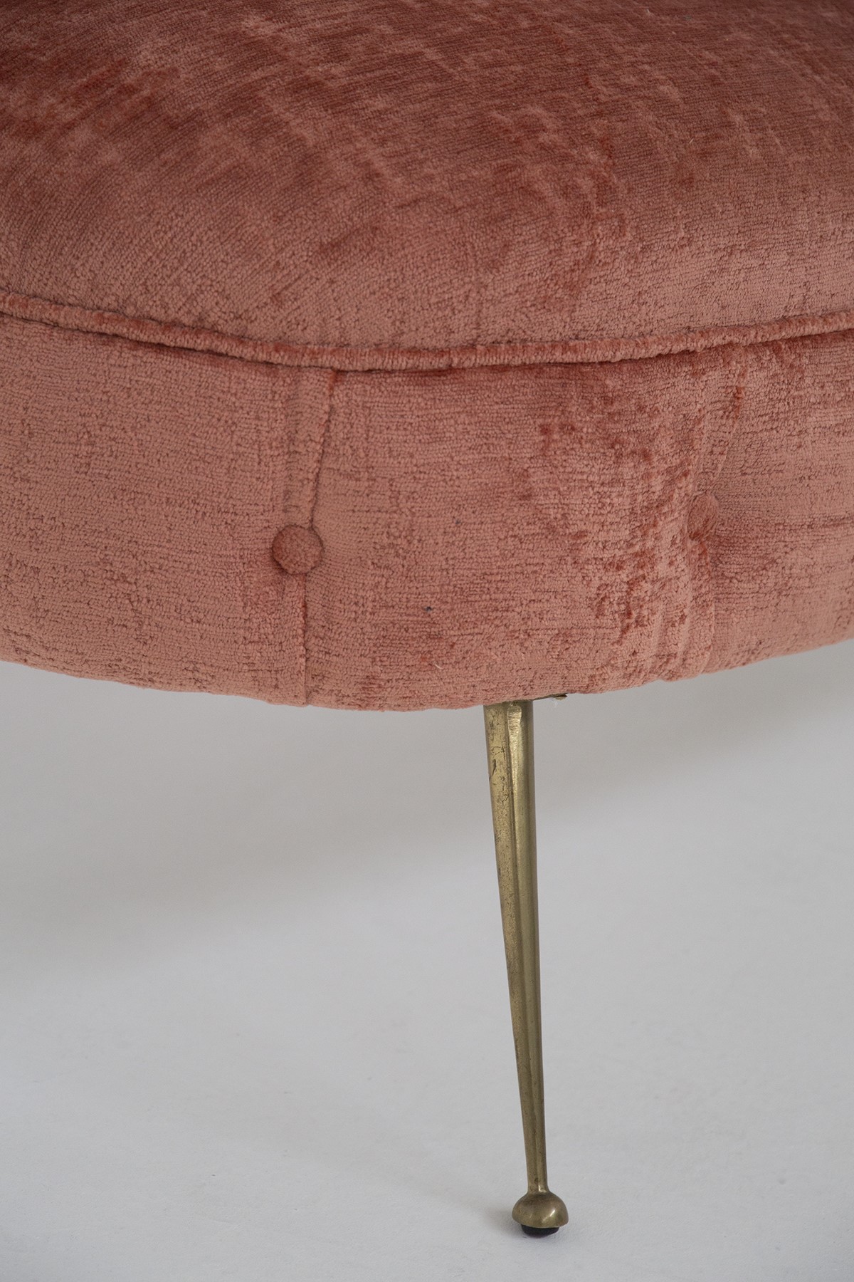 Italian Damask Fabric Capitonnè Sofa