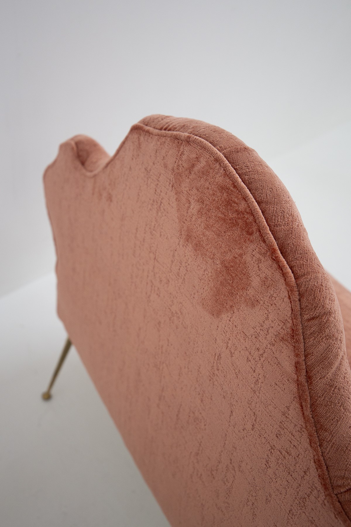 Italian Damask Fabric Capitonnè Sofa