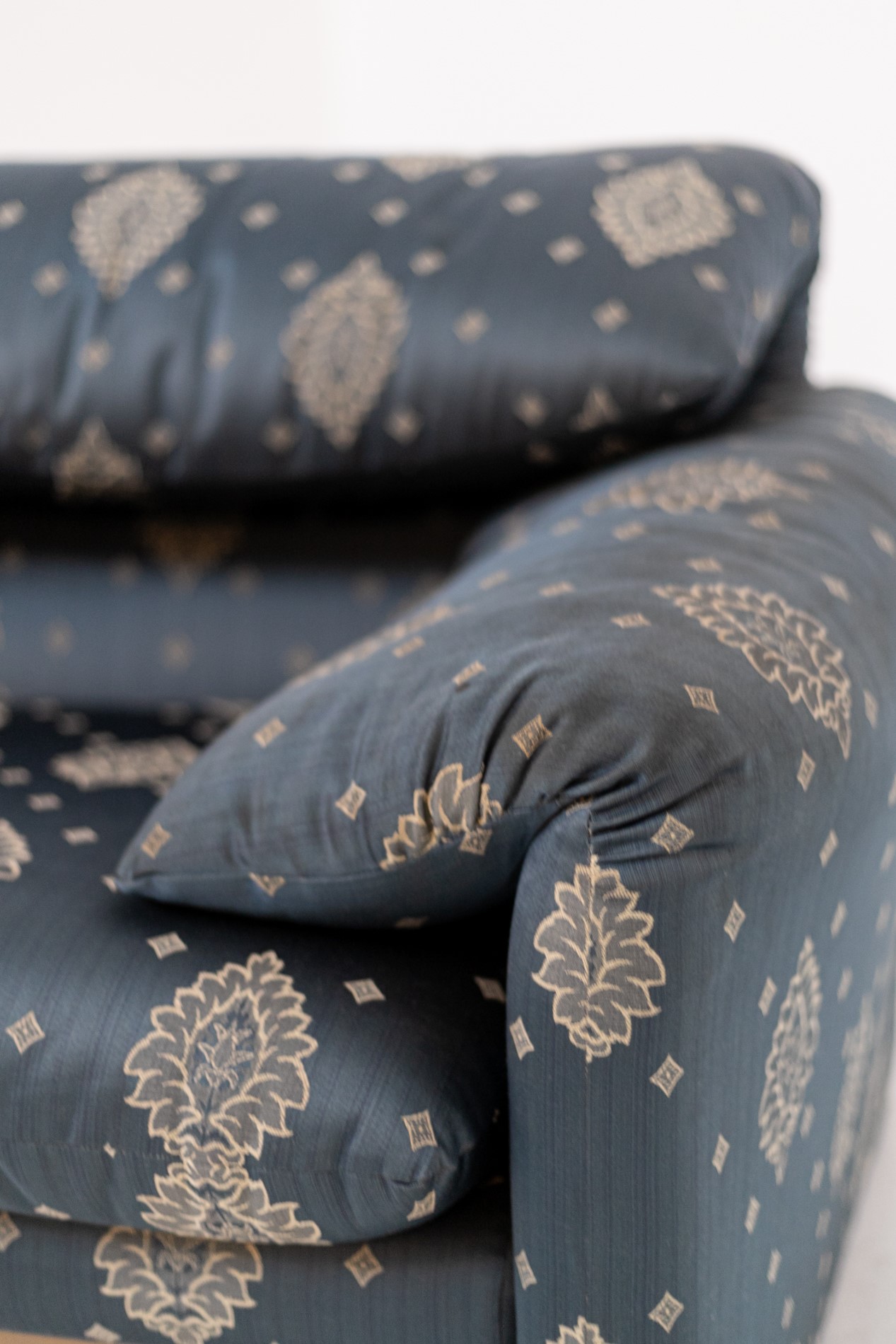 Maralunga Sofa by Vico Magistretti for Cassina in Fabric blue