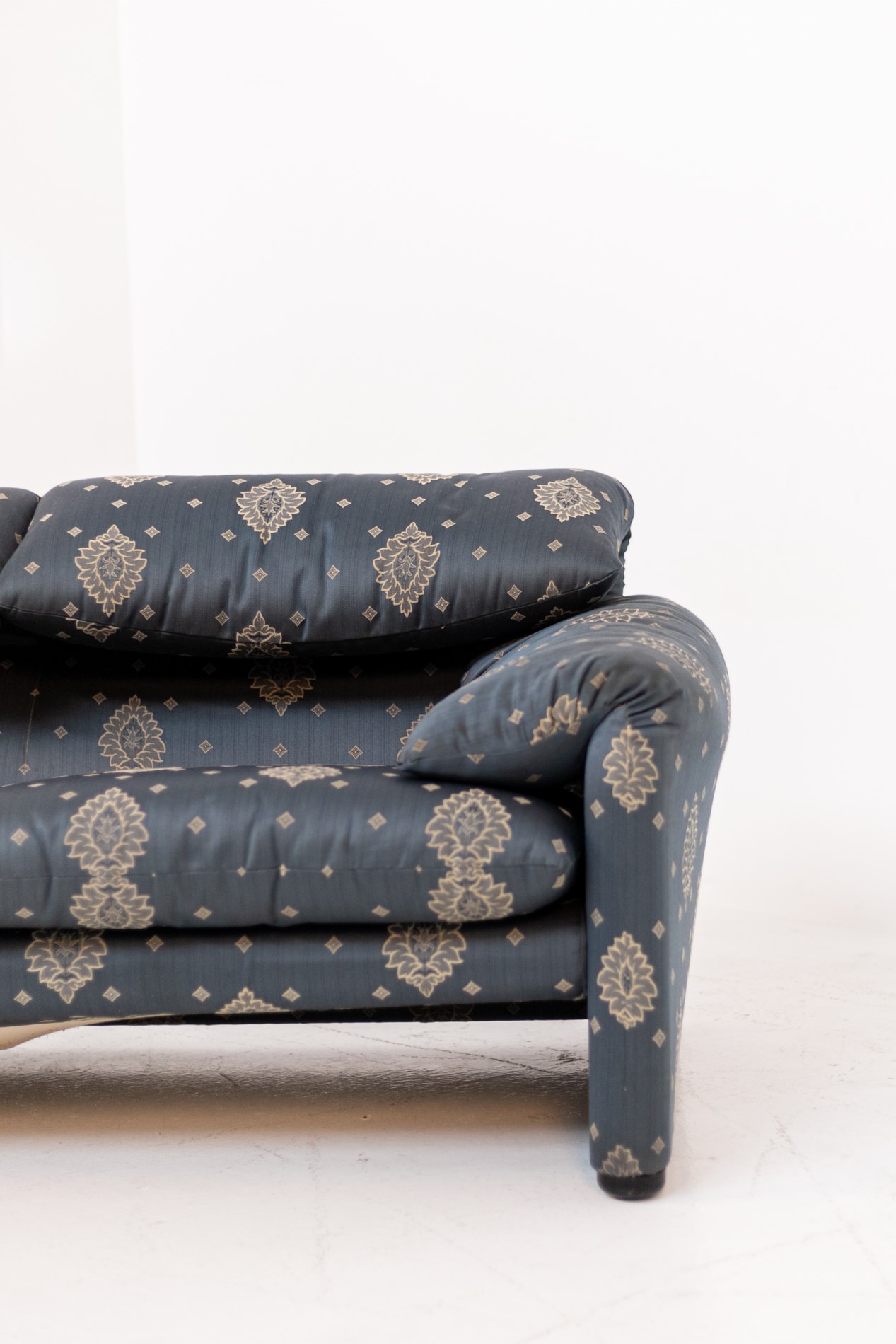 Maralunga Sofa by Vico Magistretti for Cassina in Fabric blue
