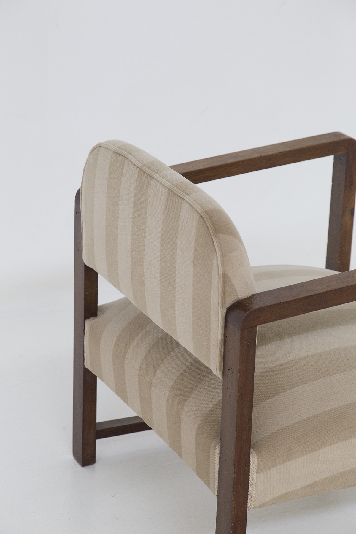 Poltrone vintage in legno e tessuto