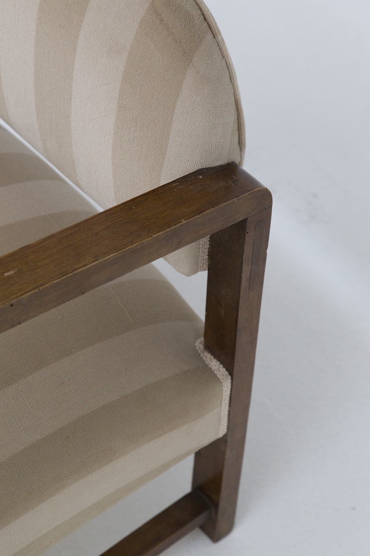 Poltrone vintage in legno e tessuto