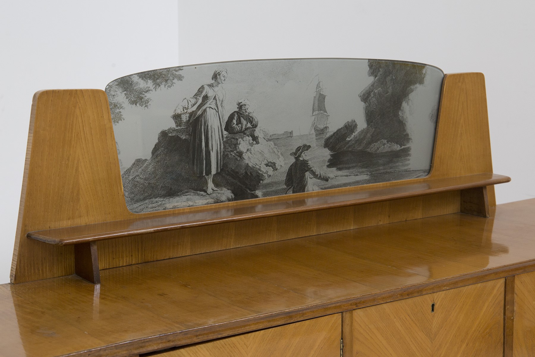 Credenza bar vintage in legno e vetro figurativo