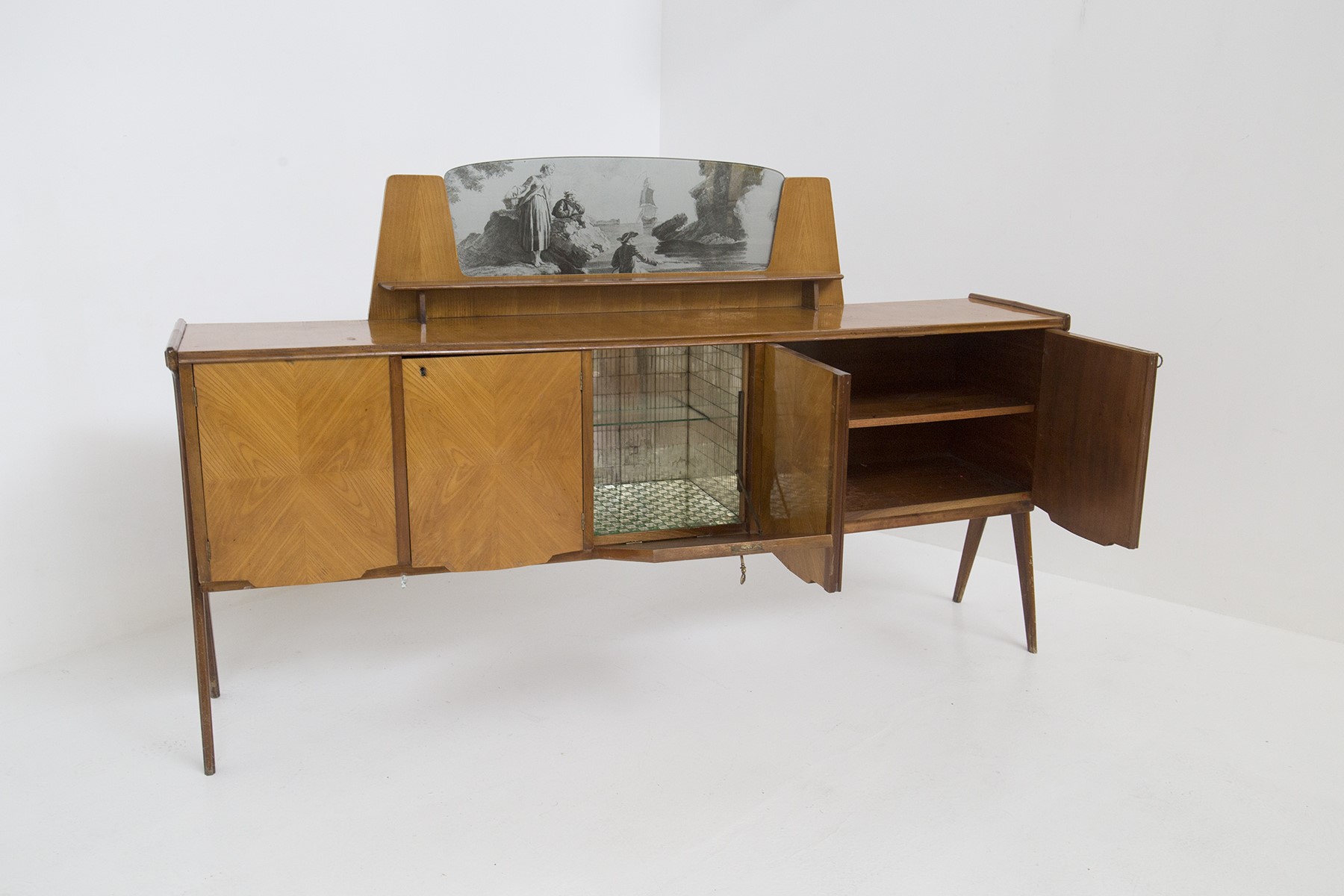 Credenza bar vintage in legno e vetro figurativo