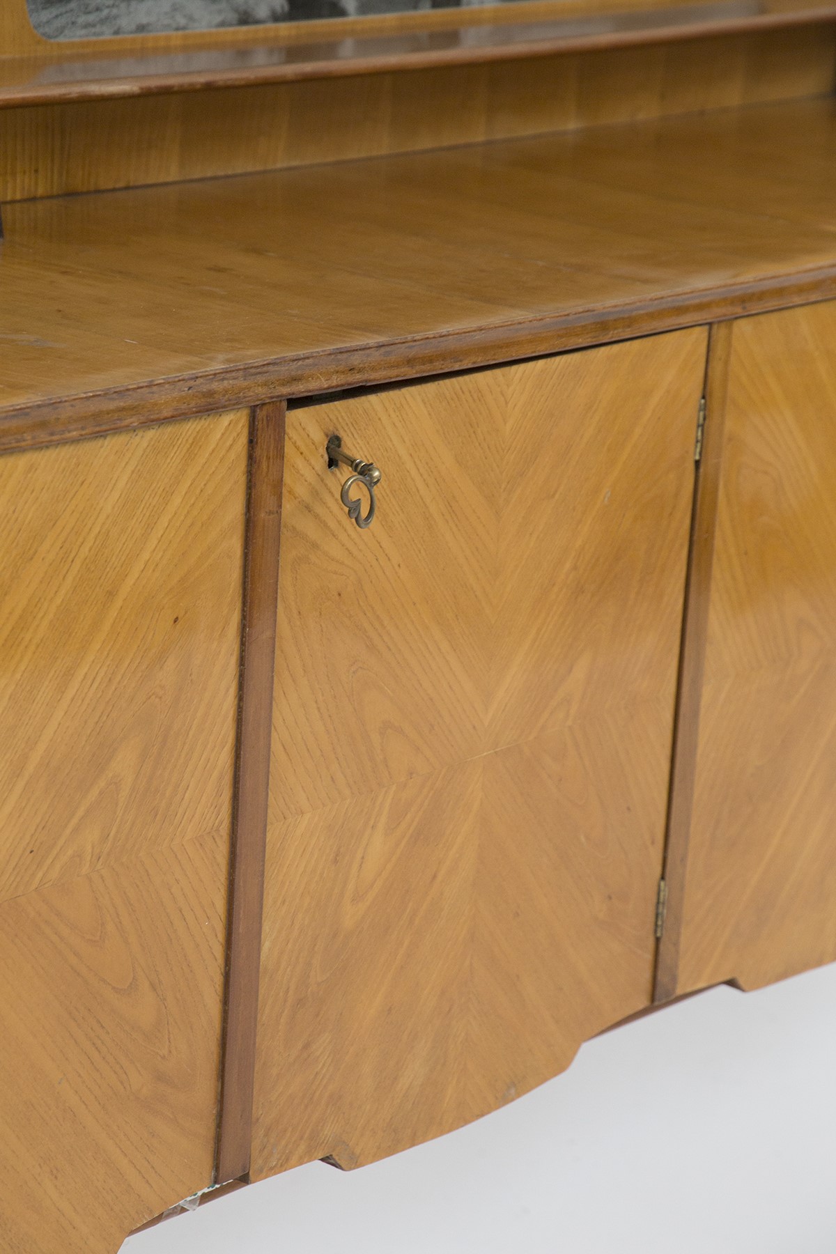 Credenza bar vintage in legno e vetro figurativo