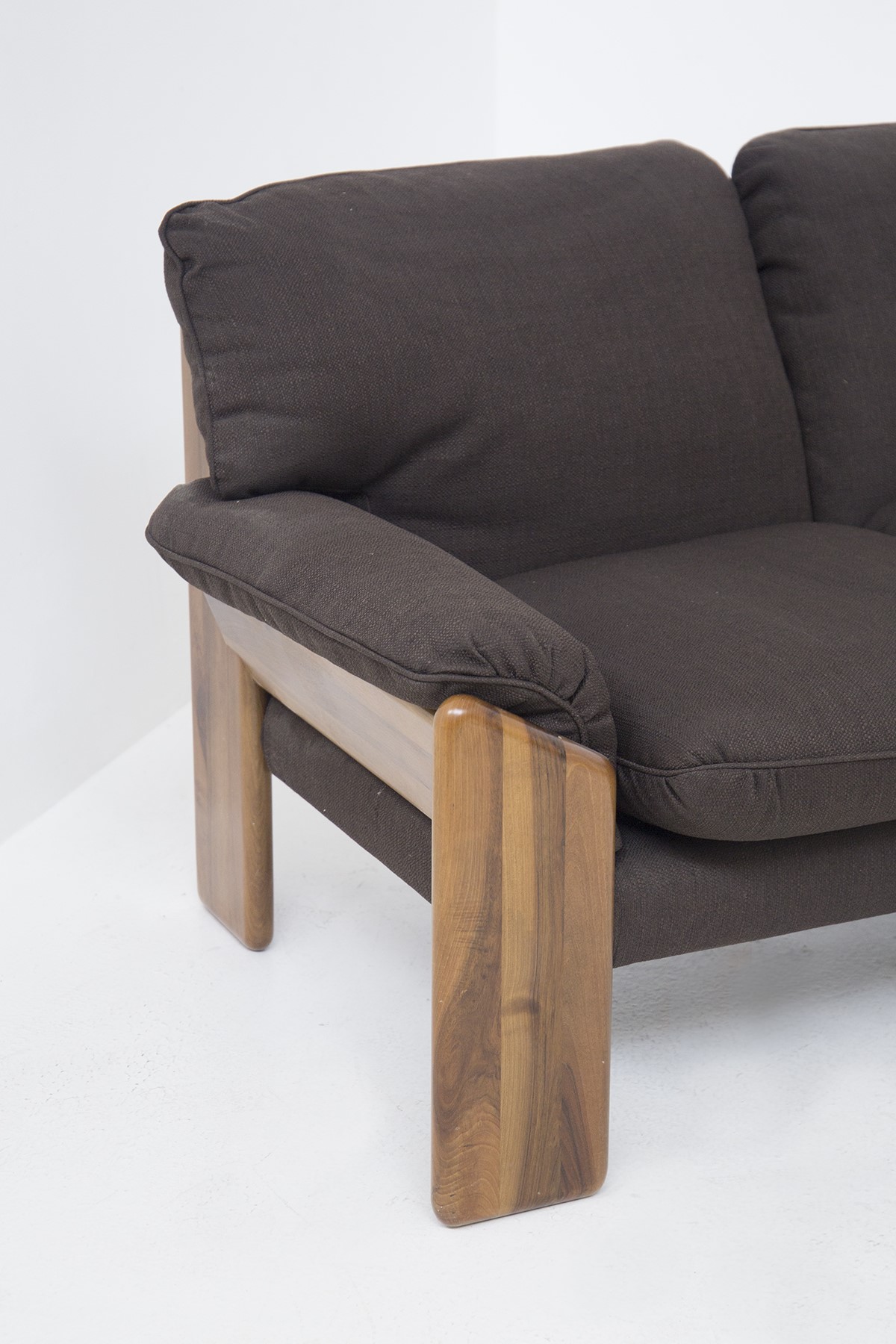 Divano Sapporo marrone a tre posti