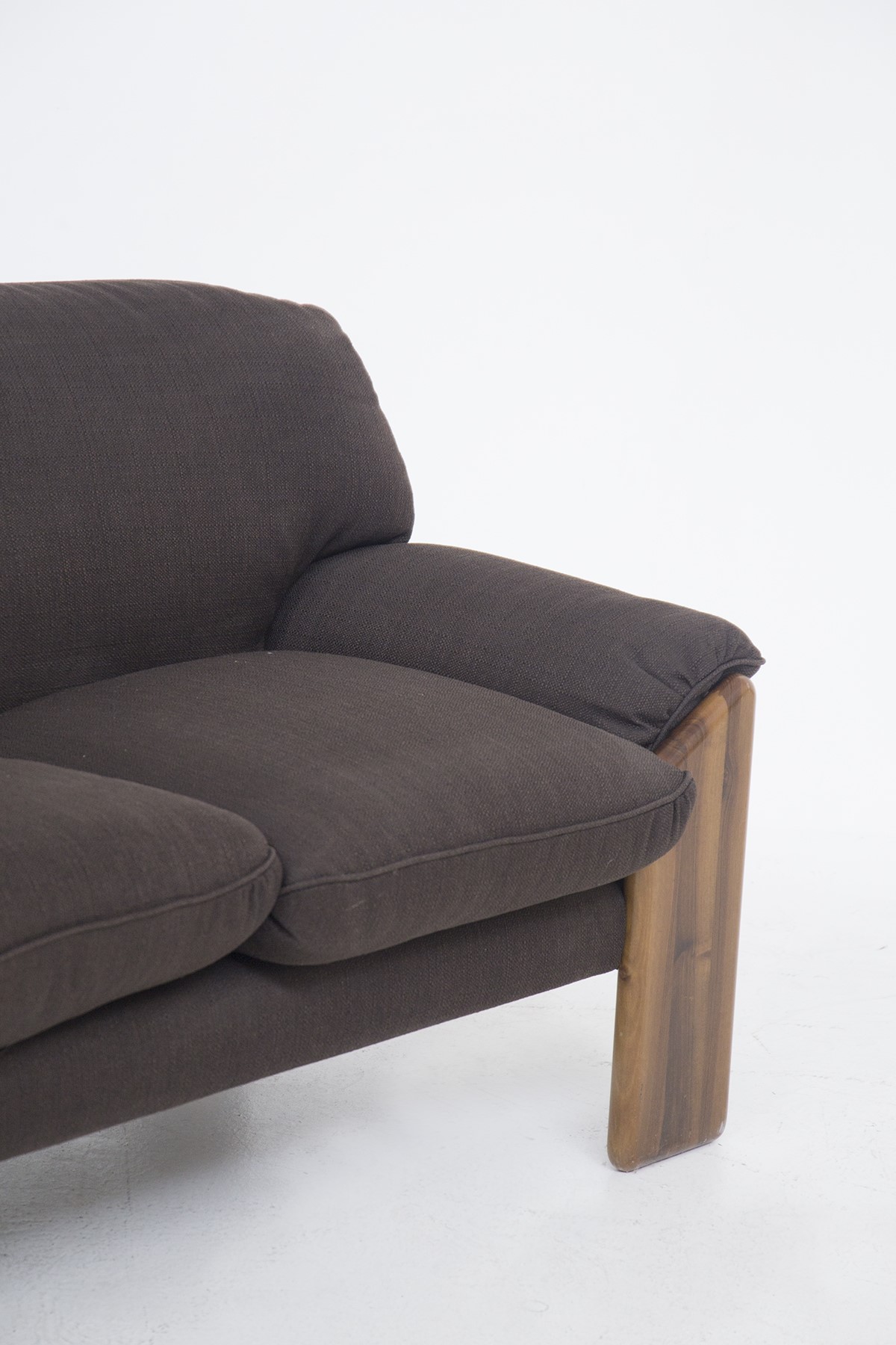 Divano Sapporo marrone a tre posti