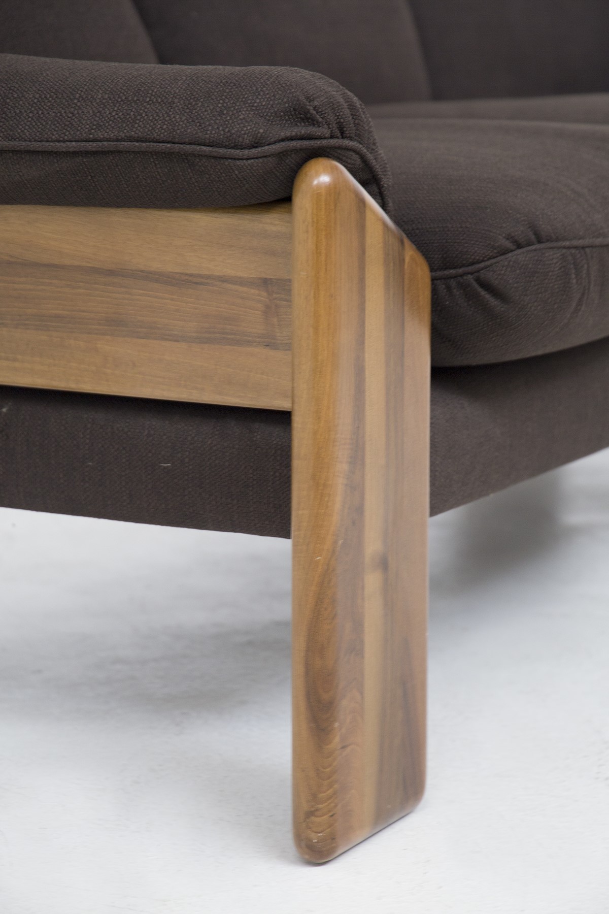 Divano Sapporo marrone a tre posti