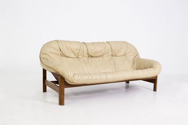 Divano vintage italiano in pelle beige e legno a due posti