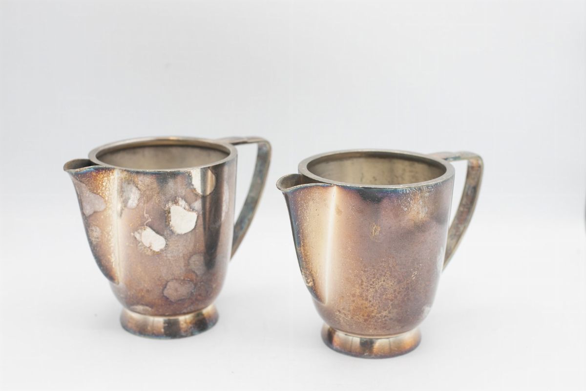 G. Ponti Coppia di brocche vintage in argento patinato