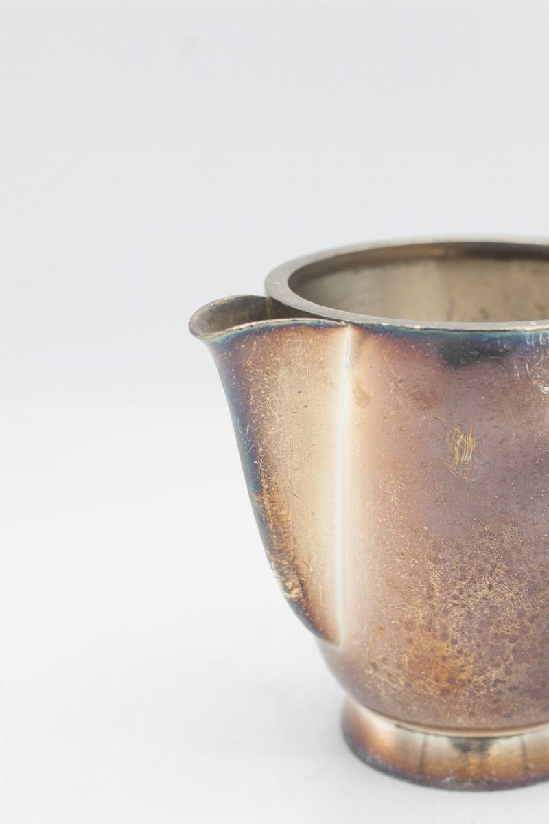 G. Ponti Coppia di brocche vintage in argento patinato