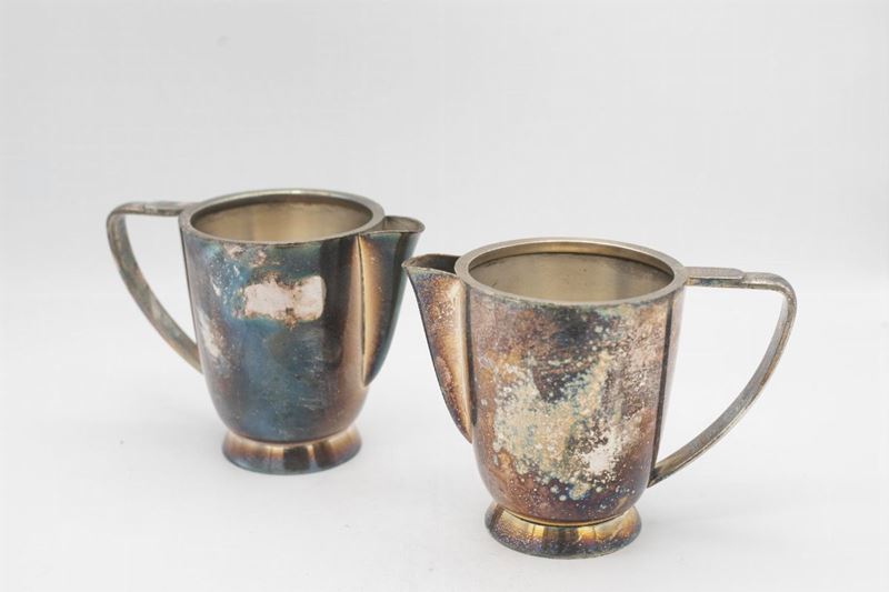 Gio Ponti Duetto di brocche in metallo argentato patinato d'epoca