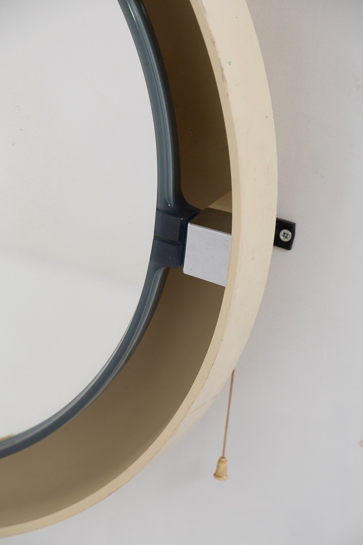 Allibert - Specchio da parete illuminato rotondo, specchio in plastica bianca e metallo