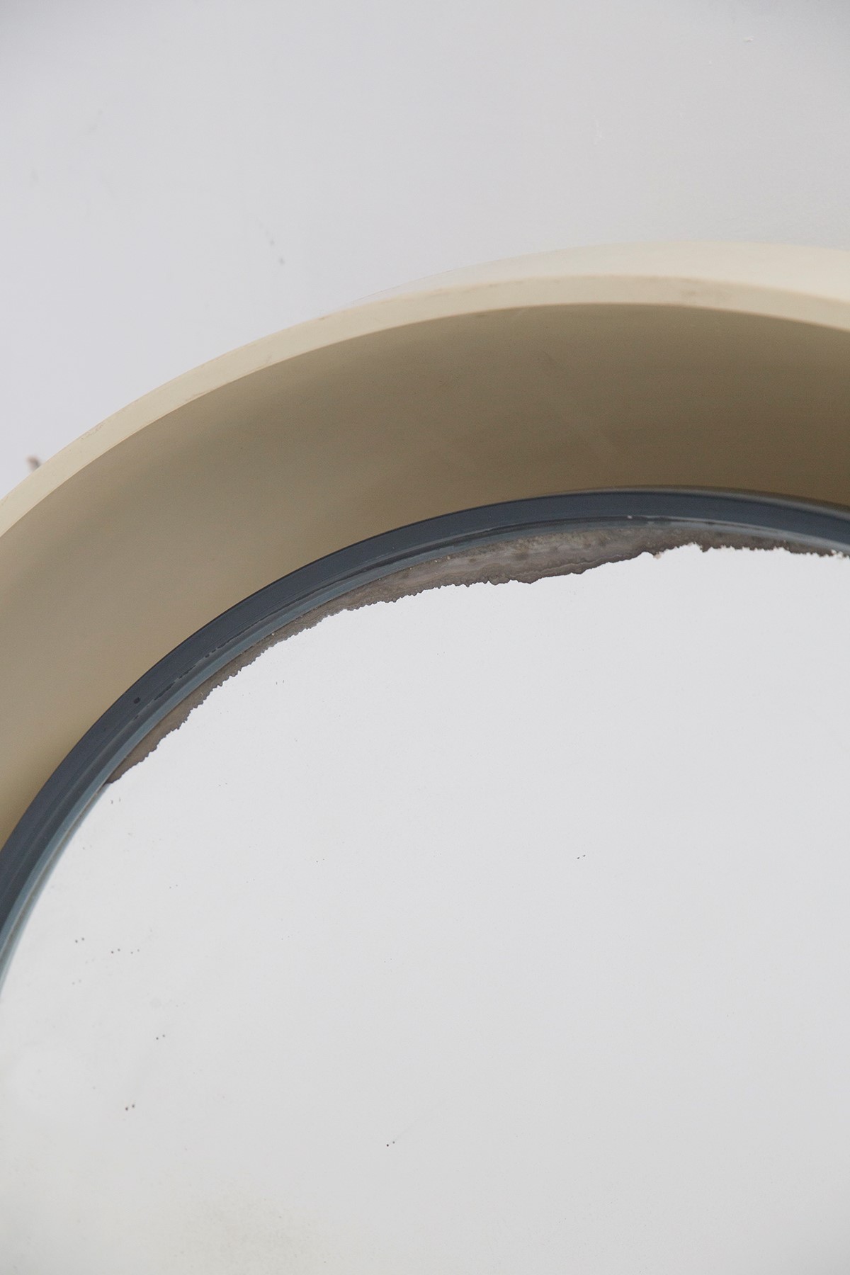 Allibert - Specchio da parete illuminato rotondo, specchio in plastica bianca e metallo