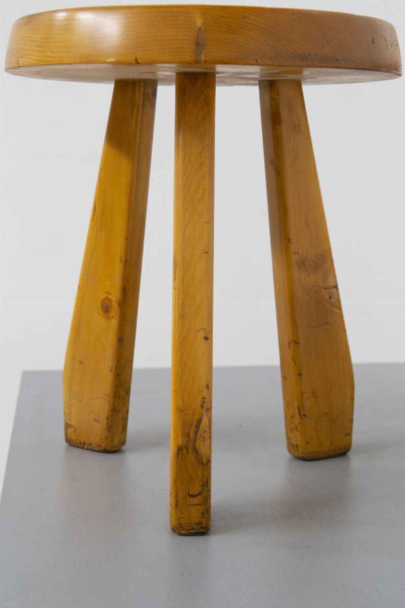 Sgabelli in Legno di Charlotte Perriand