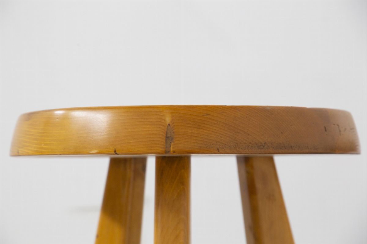 Sgabelli in Legno di Charlotte Perriand